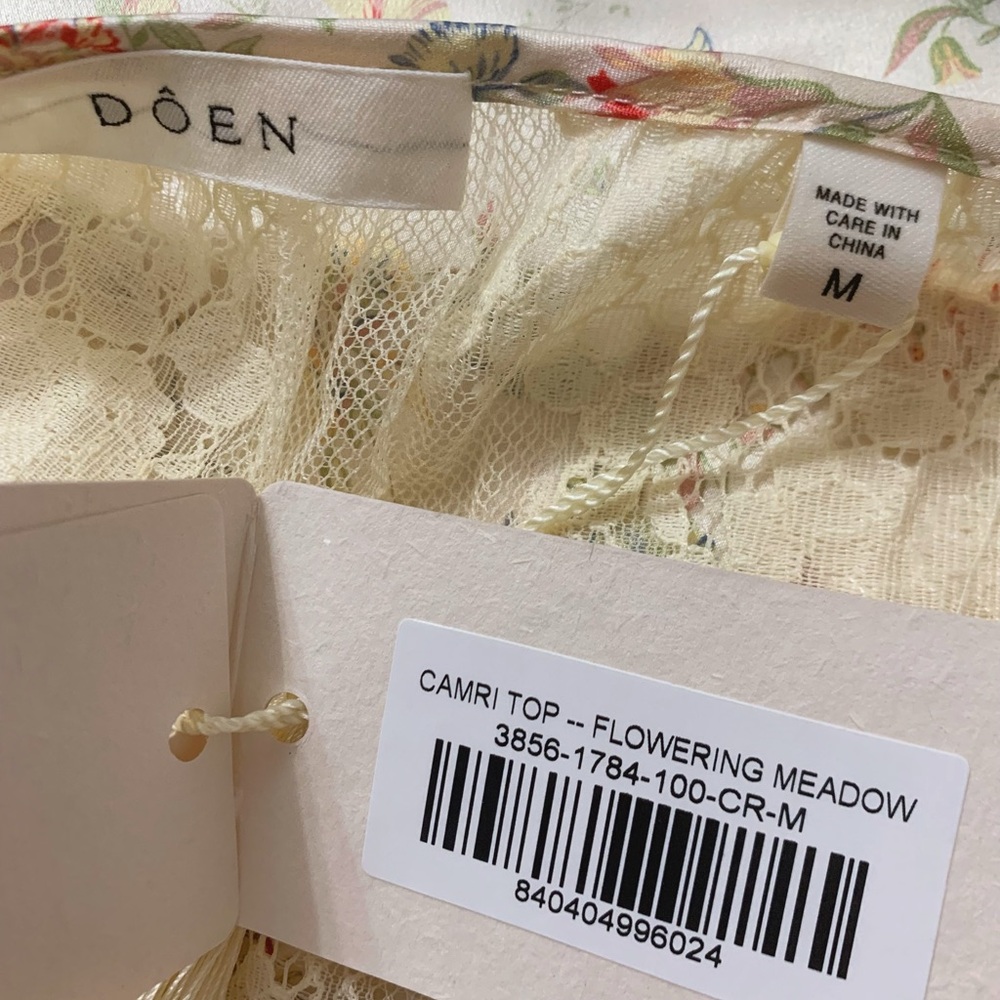 Doen Camri Floral Silk Top - Picture 9 of 9